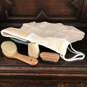 Bath 🛁 Pampering Kit by Bath & Body Works - 5 Pieces with Plastic Carry Case